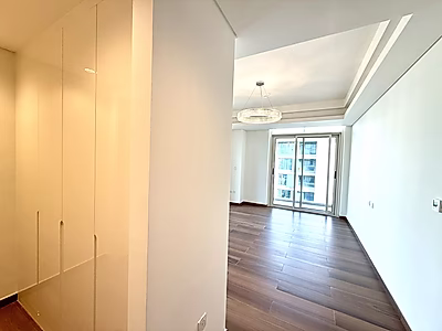 إطلالة ممشى وبحر | شقة فاخرة غرفتين + غرفة خادمة | كريستال فيو – جزيرة جيوان | تشطيبات فاخرة جداً