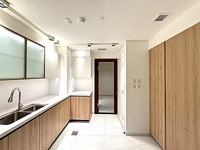 إطلالة ممشى وبحر | شقة فاخرة غرفتين + غرفة خادمة | كريستال فيو – جزيرة جيوان | تشطيبات فاخرة جداً