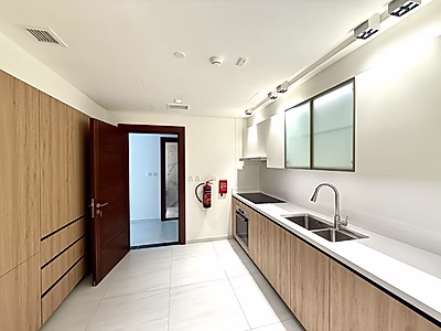 إطلالة ممشى وبحر | شقة فاخرة غرفتين + غرفة خادمة | كريستال فيو – جزيرة جيوان | تشطيبات فاخرة جداً