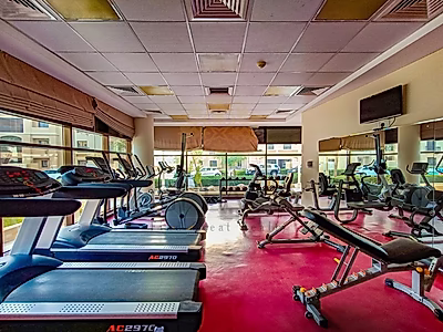 شقة مودرن غرفتين مع غرفة خادمة للإيجار في الإركية