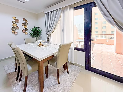 تشمل الفواتير: شقة بغرفة نوم واحدة مفروشة بالكامل مع أكبر تراس في بورتو أرابيا ، اللؤلؤة