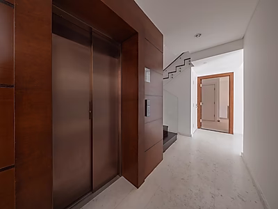 دوبلكس بنظام التملك الحر مع مصعد | إطلالة بحرية جزئية | خطة سداد