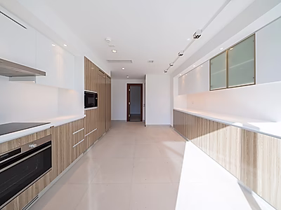 دوبلكس بنظام التملك الحر مع مصعد | إطلالة بحرية جزئية | خطة سداد