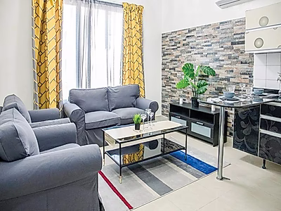 فيلا فاخرة مكونة من 5 غرف نوم | دفع نقدي فوري | ملكية حرة