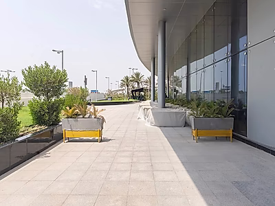 مساحة تجارية مميزة بسقف مرتفع | 297 متر مربع | لوسيل مارينا