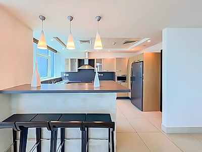 شقة 3 غرف نوم مفروشة في خليج الغرب | تشمل الخدمات