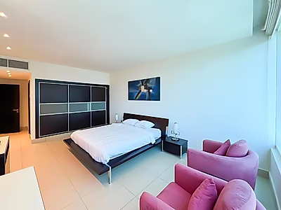 شقة 3 غرف نوم مفروشة في خليج الغرب | تشمل الخدمات