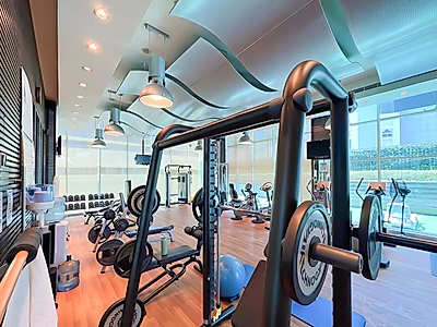 شقة 3 غرف نوم مفروشة في خليج الغرب | تشمل الخدمات