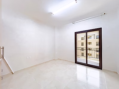 شقة فاخرة للبيع في منطقة فوكس هيلز بمدينة لوسيل مع سند ملكية جاهز