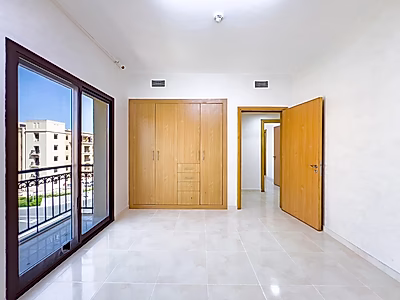 شقة فاخرة للبيع في منطقة فوكس هيلز بمدينة لوسيل مع سند ملكية جاهز