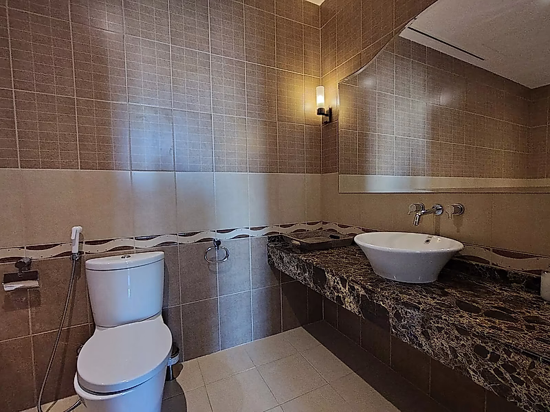Exquisite 4BR+Maid Penthouse With Panoramic Views In Porto Arabia - The Pearl - Photo 13