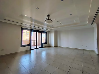 شقة رائعة بأربعة غرف نوم بتشطيبات فاخرة