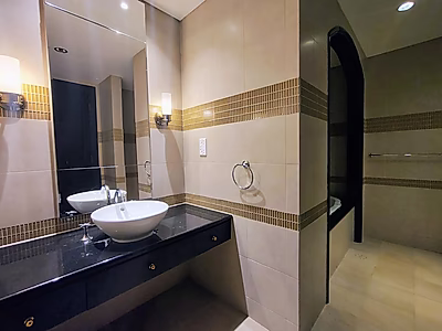 شقة رائعة بأربعة غرف نوم بتشطيبات فاخرة