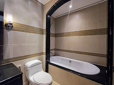 شقة رائعة بأربعة غرف نوم بتشطيبات فاخرة