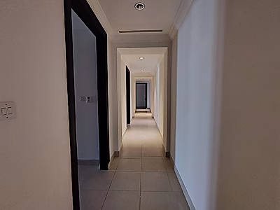 شقة رائعة بأربعة غرف نوم بتشطيبات فاخرة