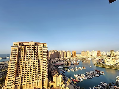 شقة رائعة بأربعة غرف نوم بتشطيبات فاخرة