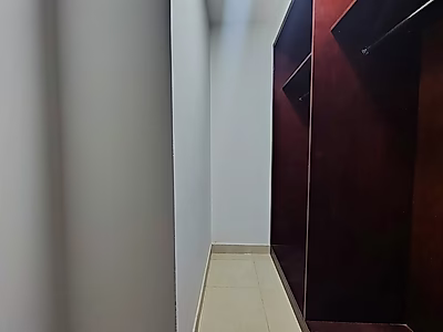 شقة رائعة بأربعة غرف نوم بتشطيبات فاخرة