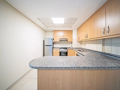 BRIGHT 1-BEDROOM APARTMENT WITH BALCONY IN FOX HILLS