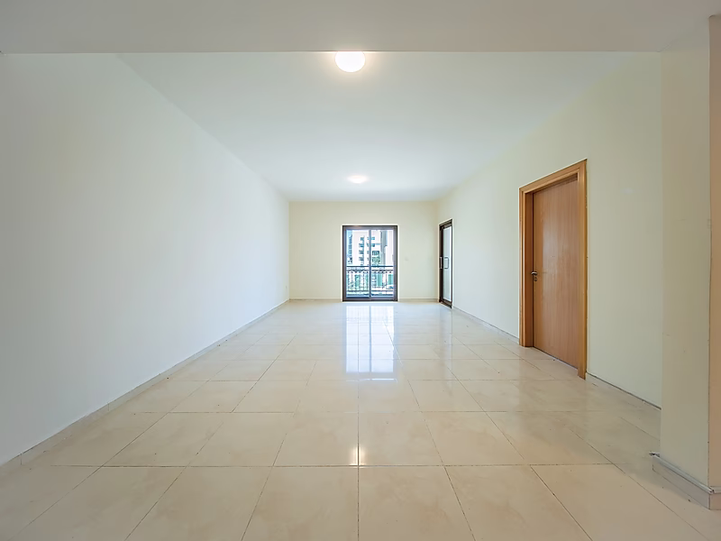 BRIGHT 1-BEDROOM APARTMENT WITH BALCONY IN FOX HILLS - Photo 1