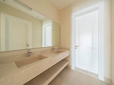 فيلا فاخرة تضم أكثر من 8 غرف نوم | عيش الفخامة