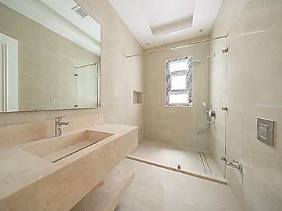 فيلا فاخرة تضم أكثر من 8 غرف نوم | عيش الفخامة