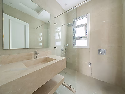 فيلا فاخرة تضم أكثر من 8 غرف نوم | عيش الفخامة