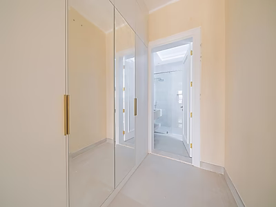 فيلا فاخرة تضم أكثر من 8 غرف نوم | عيش الفخامة