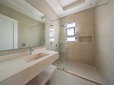 فيلا فاخرة تضم أكثر من 8 غرف نوم | عيش الفخامة