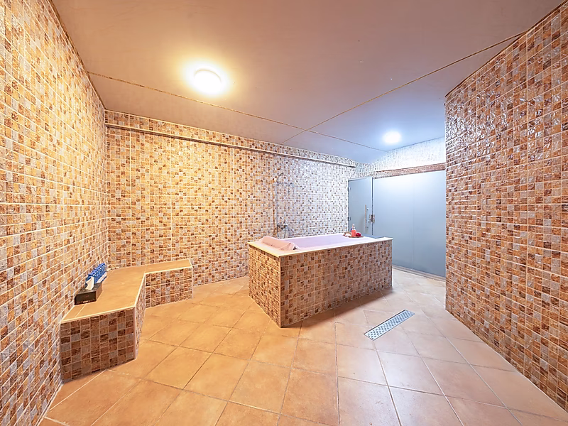 Premium Spa Opportunity | Fully Equipped | Hotel Setting | High Footfall - Photo 3