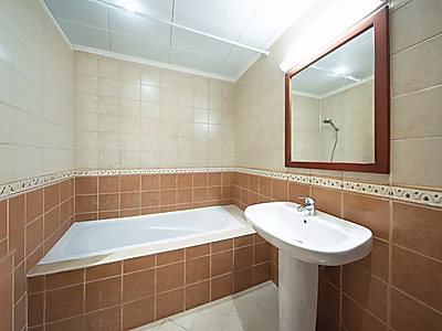 Luxury Living in The Pearl – Feature Tower 1+Office at an Unmatched Price