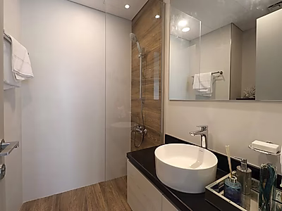 شقة من غرفتي نوم | إطلالة على البحر والمدينة | واجهة لوسيل البحرية