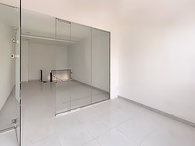 EXCELLENT LOCATION - RETAL SHOPS FOR RENT