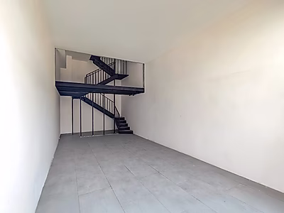 EXCELLENT LOCATION - RETAL SHOPS FOR RENT