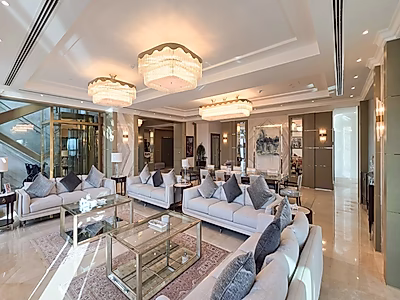 بنتهاوس فاخر مُجدد بالكامل | إطلالات بانورامية خلابة على المارينا | موقع استثنائي