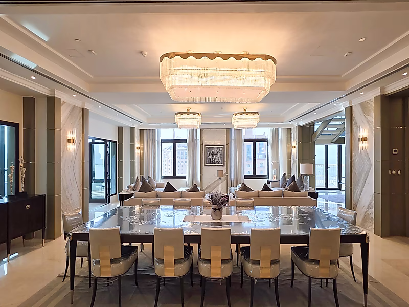 Stunning Renovated Penthouse | Panoramic Marina Views | Prime Location - Photo 19