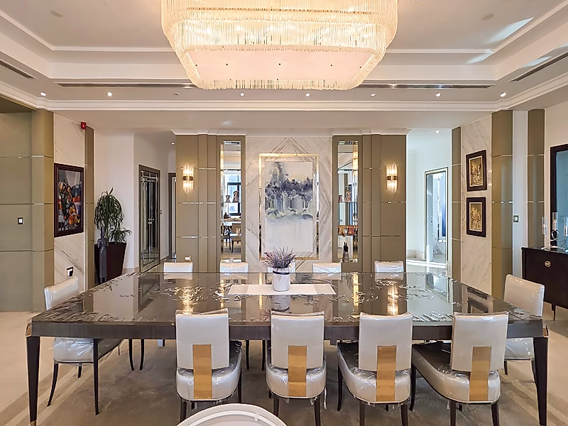 Stunning Renovated Penthouse | Panoramic Marina Views | Prime Location - Photo 20