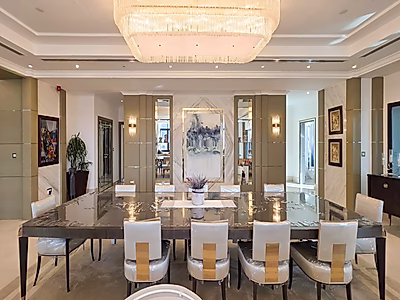 بنتهاوس فاخر مُجدد بالكامل | إطلالات بانورامية خلابة على المارينا | موقع استثنائي