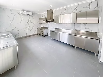 فيلا فاخرة بأكثر من 5 غرف نوم مع وسائل الراحة الفخمة في لوسيل