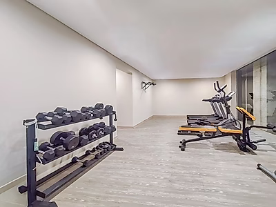 شقة أنيقة بغرفتين مع مناطق معيشة واسعة