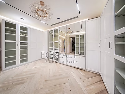 Stylish Duplex with Panoramic Views