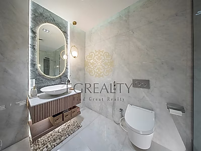 Stylish Duplex with Panoramic Views