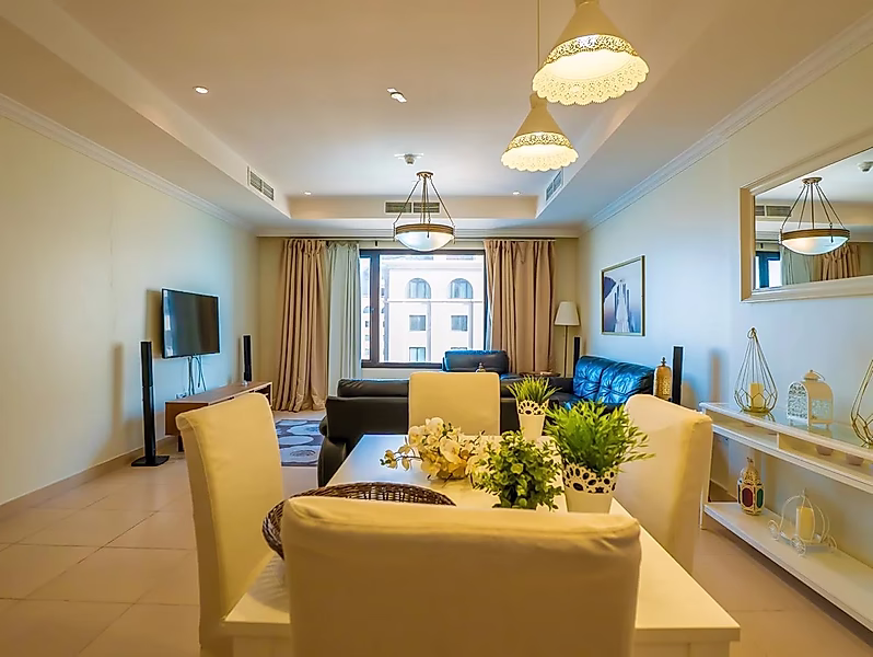 Luxury Living in The Pearl – Feature Tower 1+Office - Photo 2