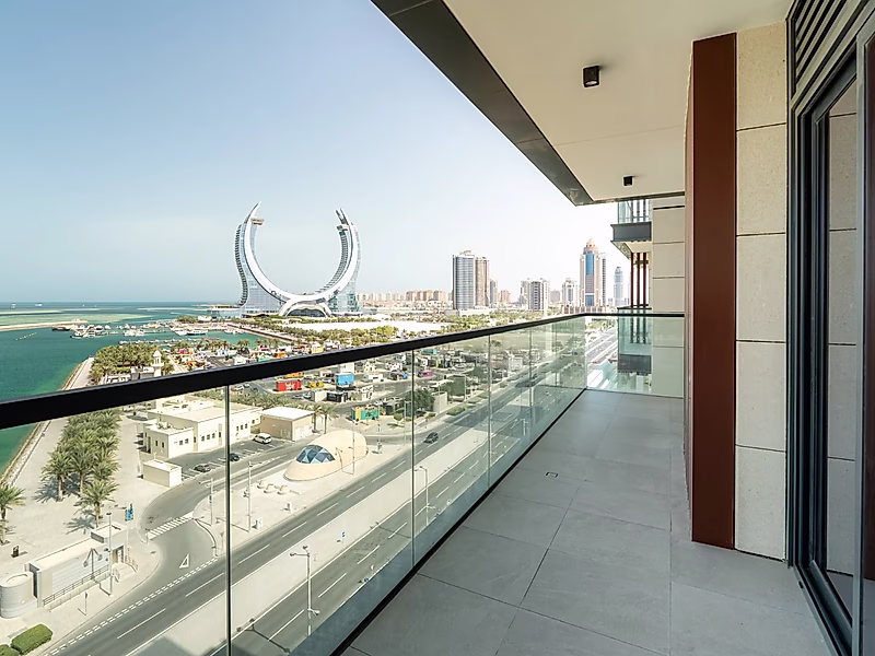 Luxurious 2BR + Maid Apartment with Stunning Sea View | Including utilities - Photo 4