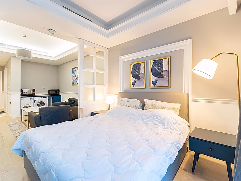 Exquisite Urban Living: Premium Furnished 1BR in Bin Al Sheikh Towers, Al Sadd - Photo 1