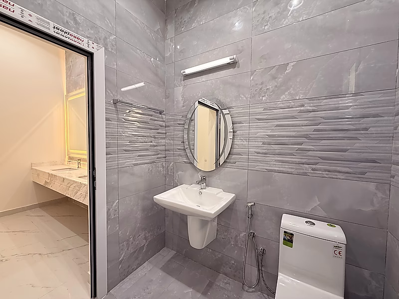 MAGNIFICENT 7BR+MAID LUXURY VILLA WITH ELEVATOR - Photo 12