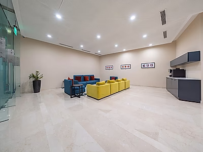 LUXURY RETAIL SPACE FOR LEASE | 5★ HOTEL – AL SADD