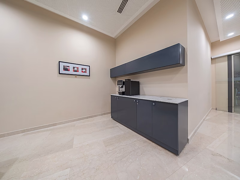 LUXURY RETAIL SPACE FOR LEASE | 5★ HOTEL – AL SADD - Photo 4