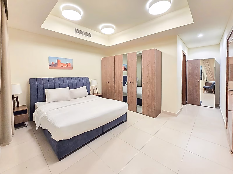 Stunning 3BR Apartment with Luxury Finishes - Photo 2