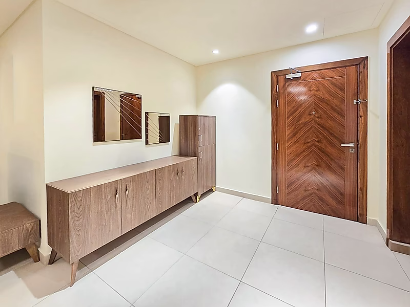 Stunning 3BR Apartment with Luxury Finishes - Photo 3