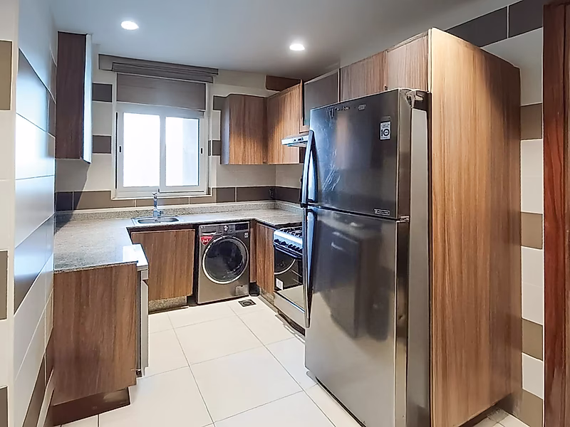 Stunning 3BR Apartment with Luxury Finishes - Photo 6